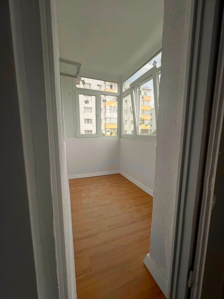 Dristor Apartament 3 camere 70 mp 2 bai La 8 minute de metrou
