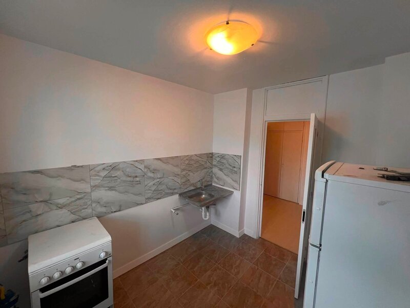 Dristor Apartament 3 camere 70 mp 2 bai La 8 minute de metrou