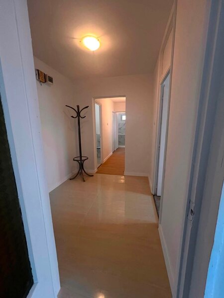 Dristor Apartament 3 camere 70 mp 2 bai La 8 minute de metrou