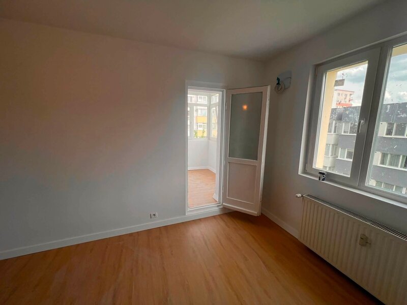 Dristor Apartament 3 camere 70 mp 2 bai La 8 minute de metrou